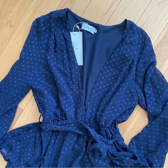 BNWT Lioness Amalfi Dress in Navy Sz Small - Picture 2 of 4